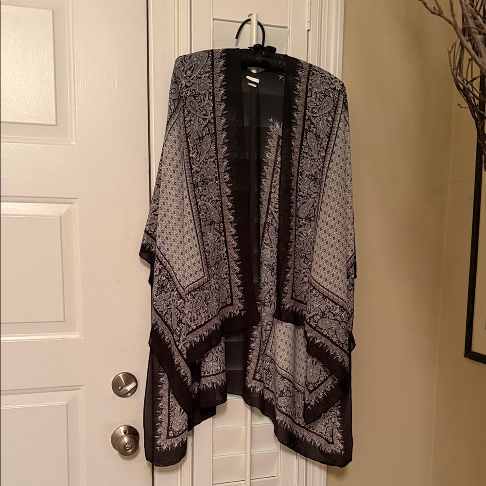 Anthropologie Elegant Black and Gray Kimono